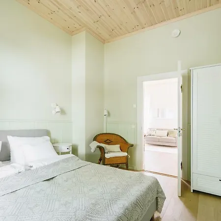 Frieda Apartment *